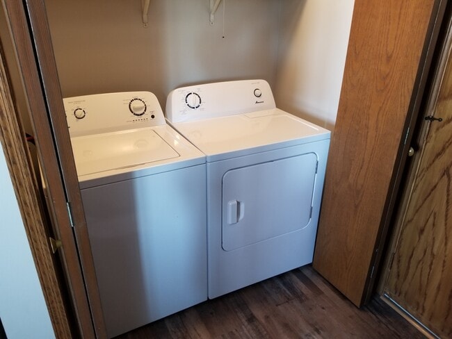 Building Photo - 316 N Hyland St