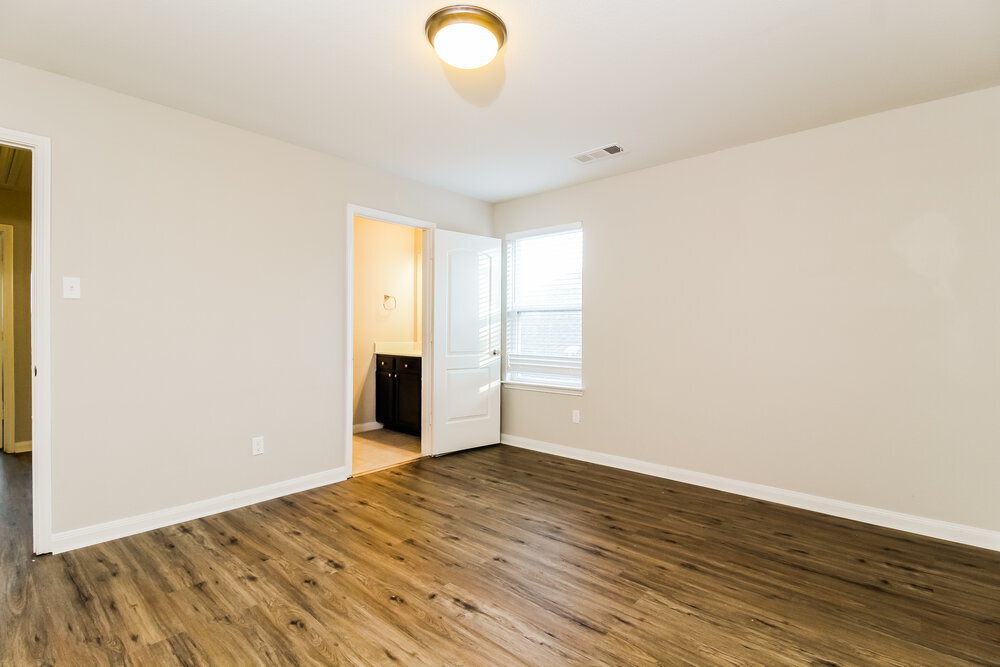 Building Photo - 821 Summer Oaks Dr