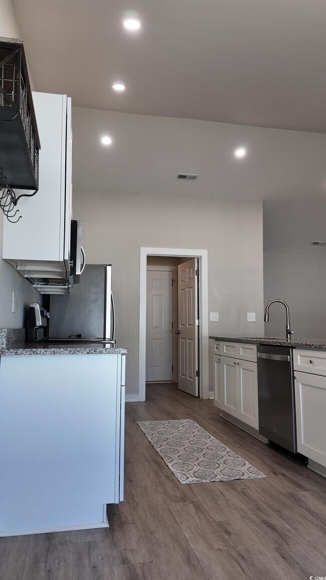 Building Photo - 1561 Heirloom Dr