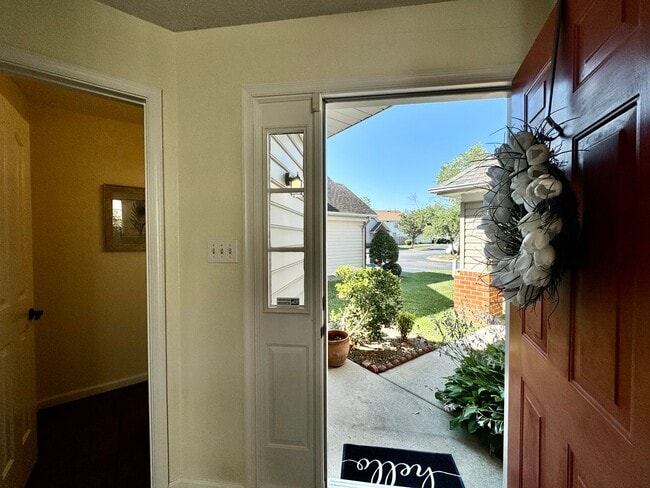 Building Photo - Available 08-08-25 in Cedar Crossing! A Pe...