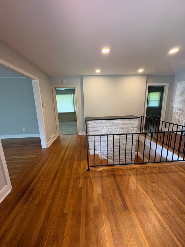 Building Photo - Beautiful newly updated single family home move in ready!