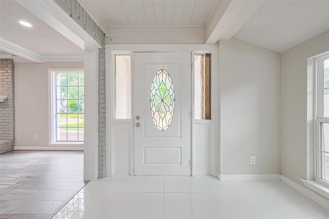 Building Photo - 10815 Creektree Dr