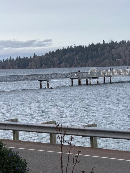 Building Photo - 9876 SE Southworth Dr