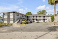 Building Photo - 313 Country Club Oval