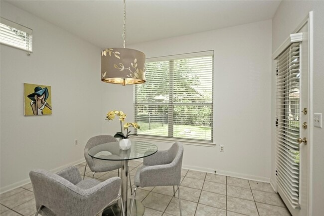 Building Photo - 112 Bluebell Dr