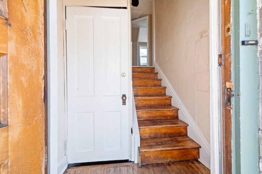 Building Photo - 2615 E 12th Ave