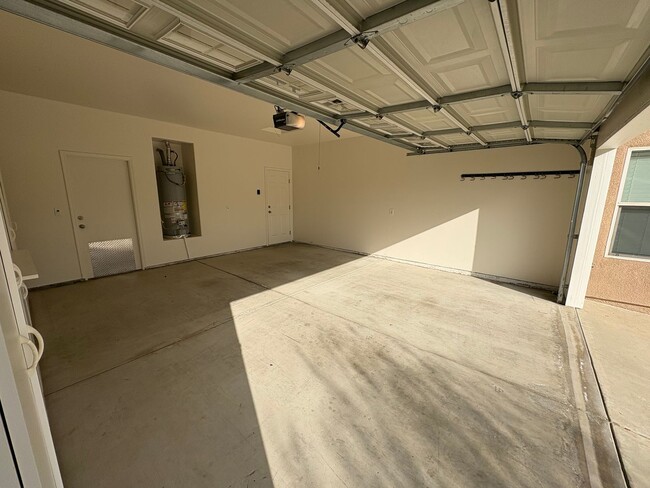 Building Photo - PRIVATE SHOWING ONLY! Immaculate 2 Story Home for Rent in Exeter!