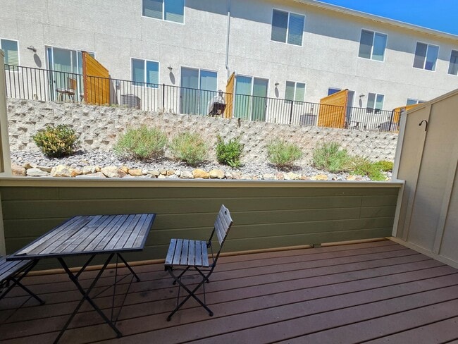 Building Photo - 3 Bedroom 2.5 Bath Close to UNR!