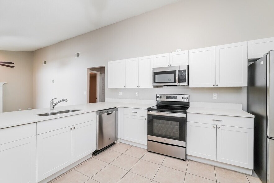 Building Photo - 1352 Foxboro Dr