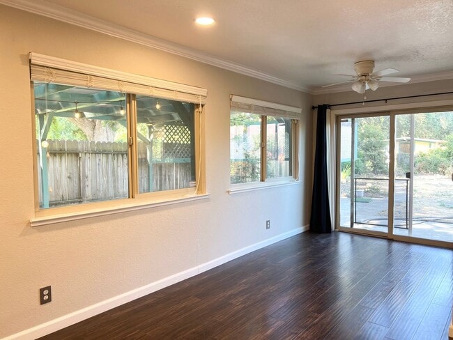 Building Photo - Beautiful Four Bedroom Home in Elk Grove