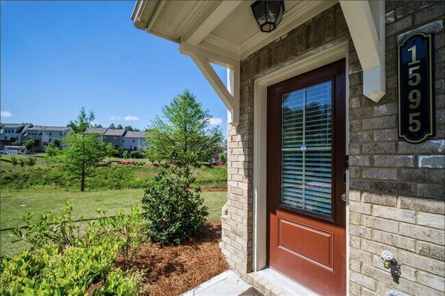 Building Photo - 1595 Ridgebrook Downs