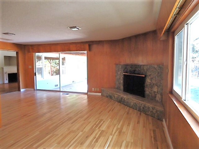 Building Photo - 1159 Sierra Vista Way