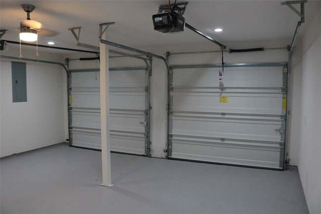 Building Photo - 10323 Bridgeland Ln