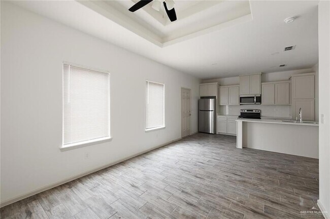 Building Photo - 1308 Valle Vista St