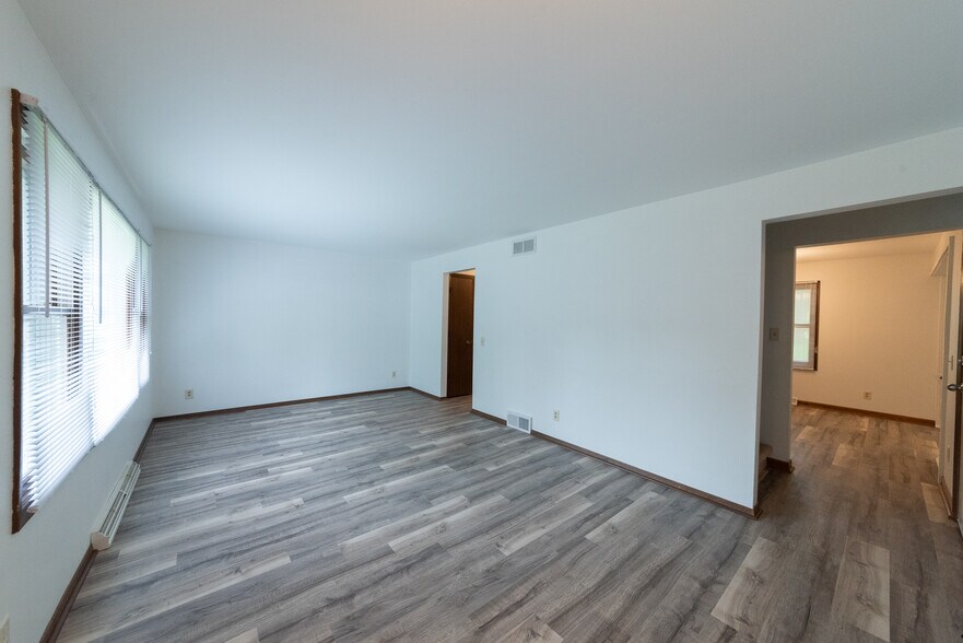 Living Room - 5312 Trafalger Pl