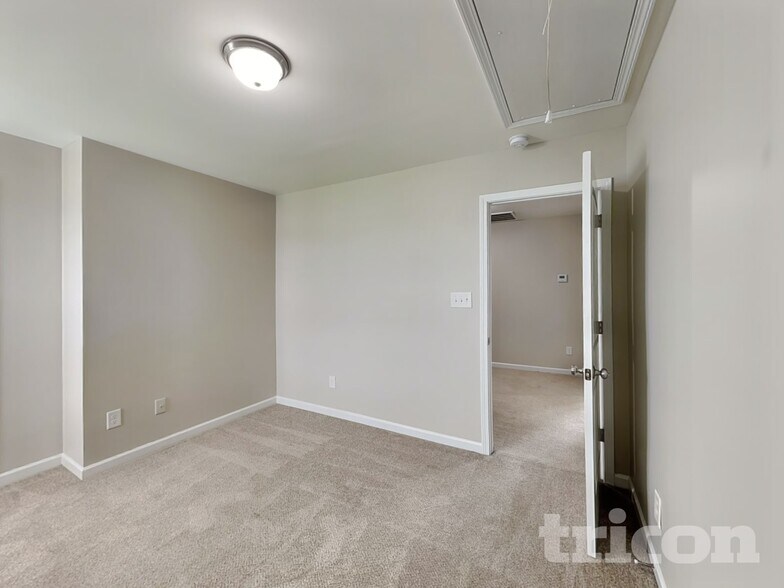 Building Photo - 239 Grovemere Ln