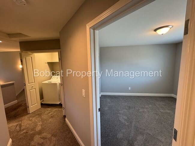 Building Photo - 1393 Handelin Rd
