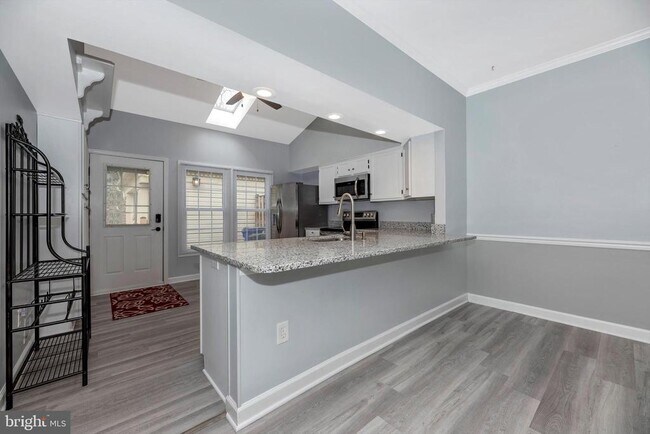 Building Photo - 910 McLendon Dr