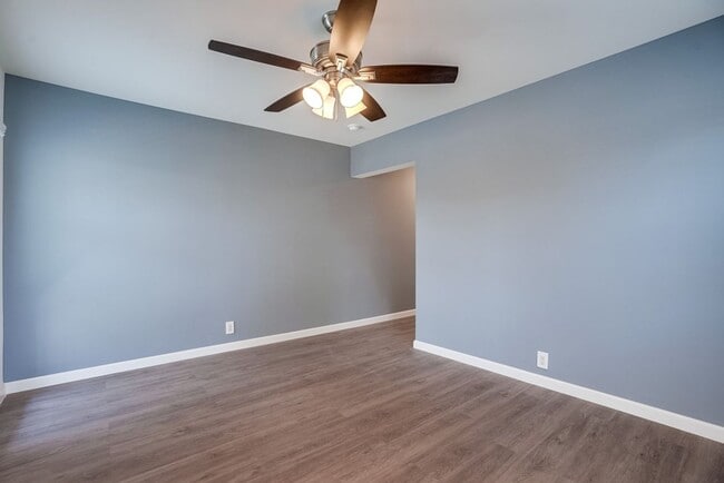 Building Photo - 627 W 92nd St