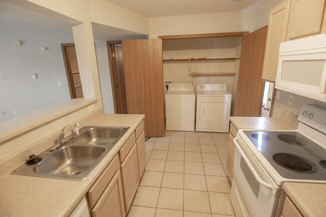 Building Photo - 1516 Citadel Dr