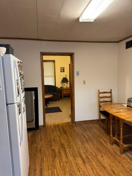 Eat in Kitchen/Liv.Rm - 405 S Chestnut St