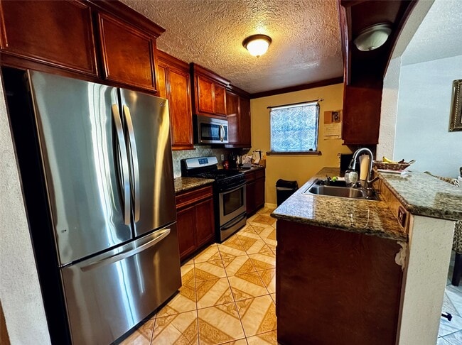 Building Photo - 7810 Kellwood Dr