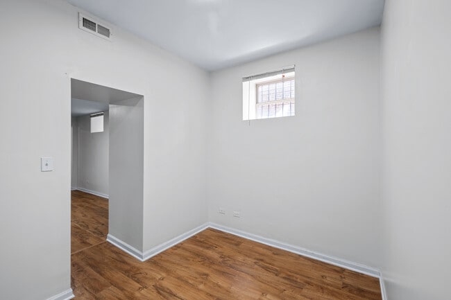 Building Photo - 4545 S Drexel Blvd