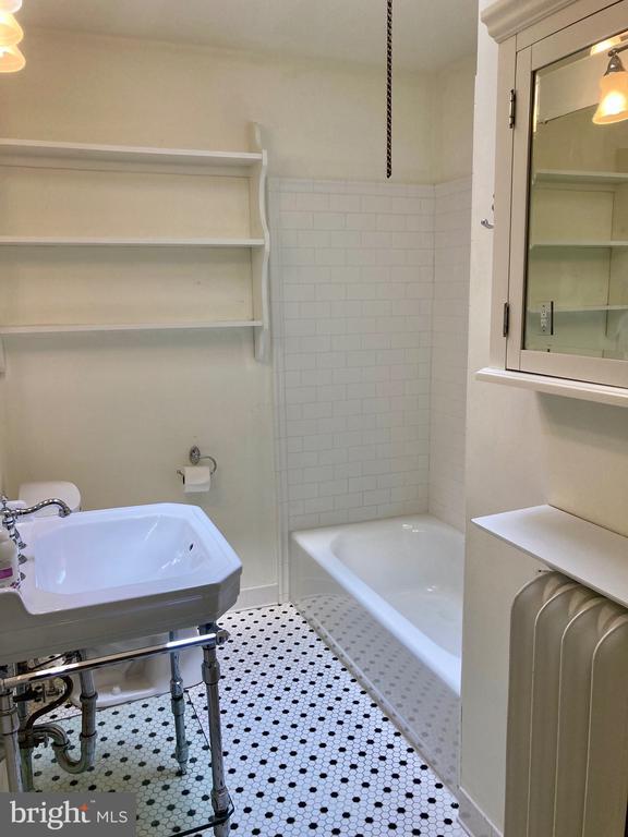 Building Photo - 7807 Spring Ave