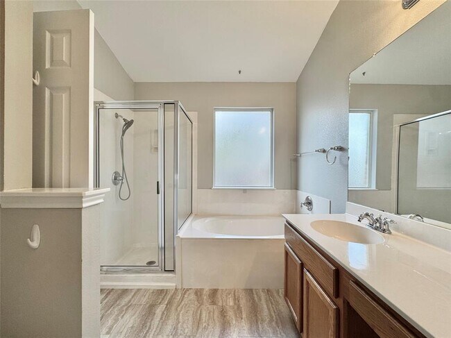 Building Photo - 916 Gentry Dr