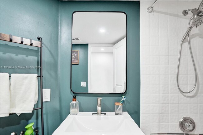 Building Photo - 8137 NW 17th Manor