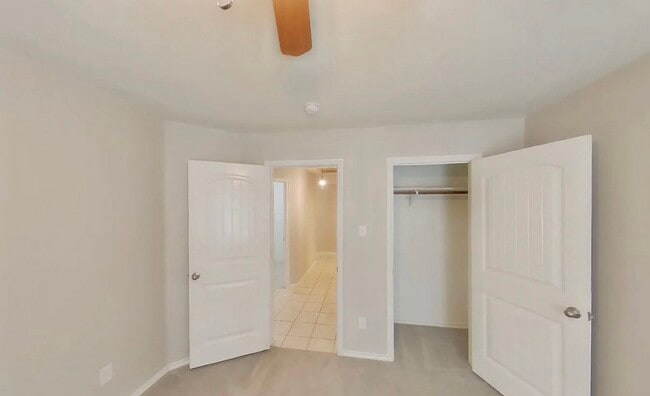 Building Photo - AVAILABLE NOW READY TO MOVE IN