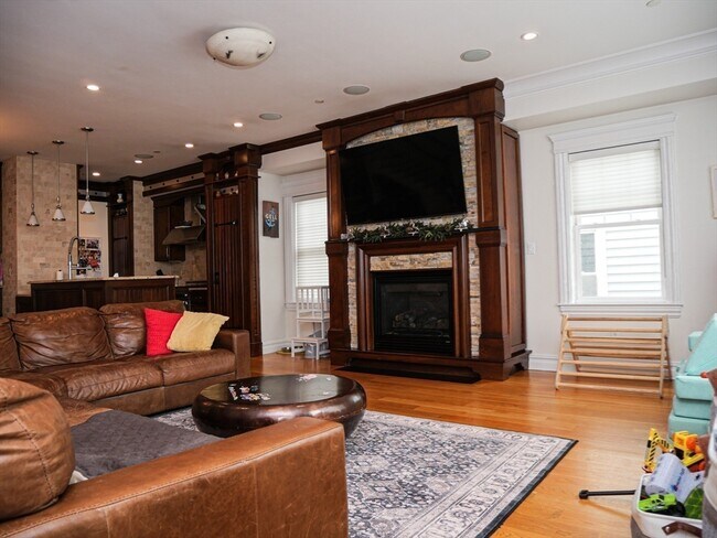 Building Photo - 161 Tudor St