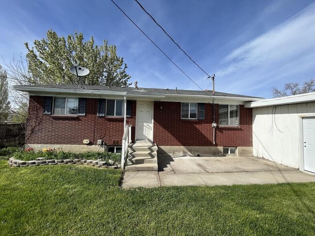 Building Photo - 187 W 1400 N