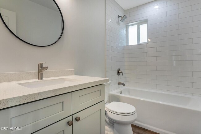 Building Photo - 2333 E Paradise Dr