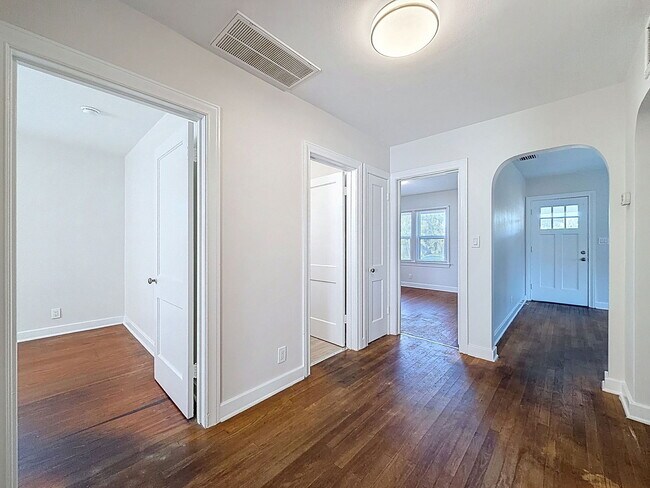 Building Photo - 3800 Dartmouth Ave N