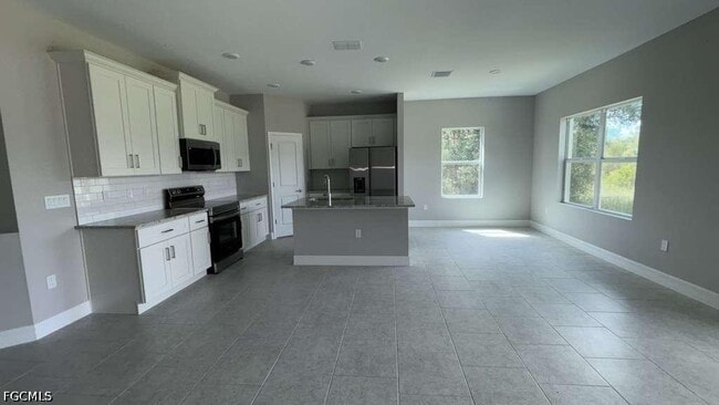 Building Photo - 460 Westchester Dr