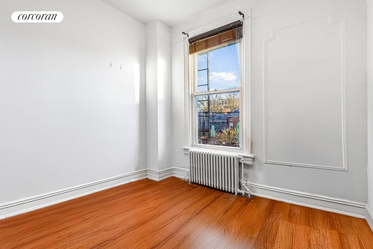 Building Photo - 276 Ainslie St