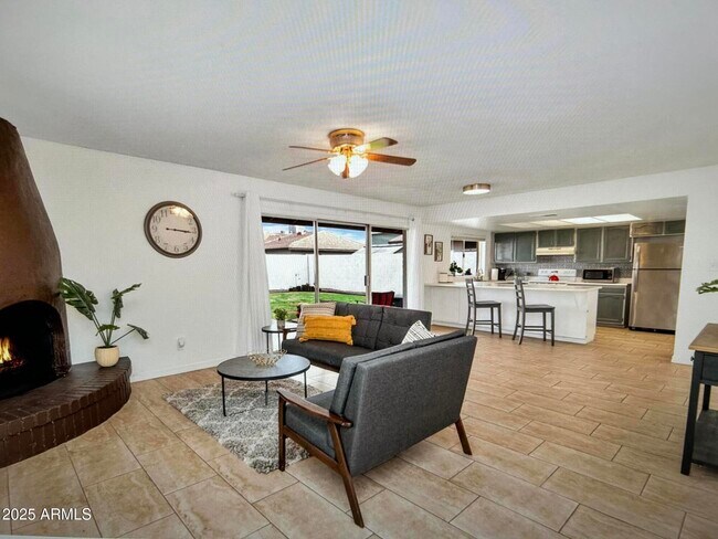 Building Photo - 4852 W Cochise Dr