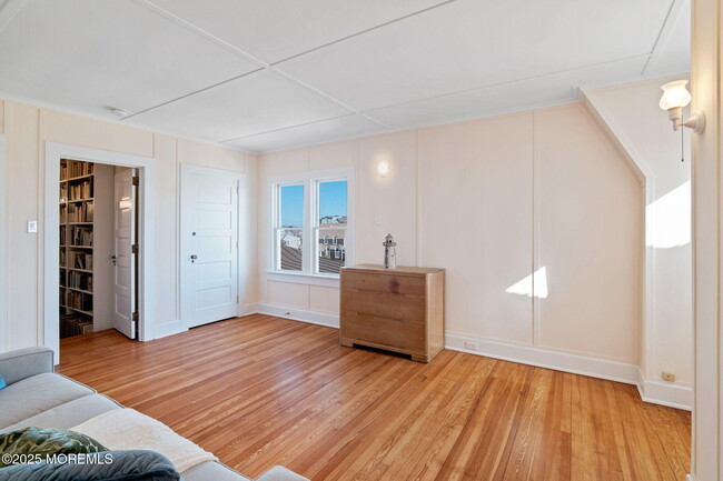 Building Photo - 409 East Ave