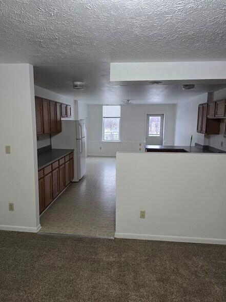 Building Photo - 112 Kent St