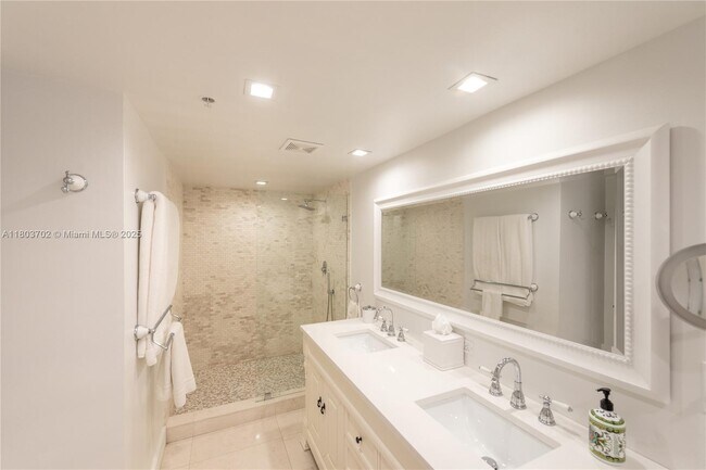 Building Photo - 201 Crandon Blvd
