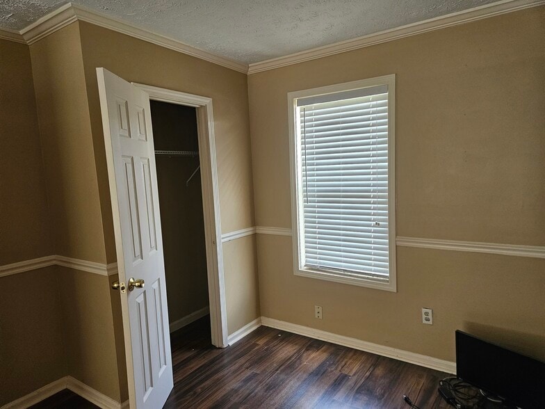 Building Photo - 3835 Conley Downs Dr
