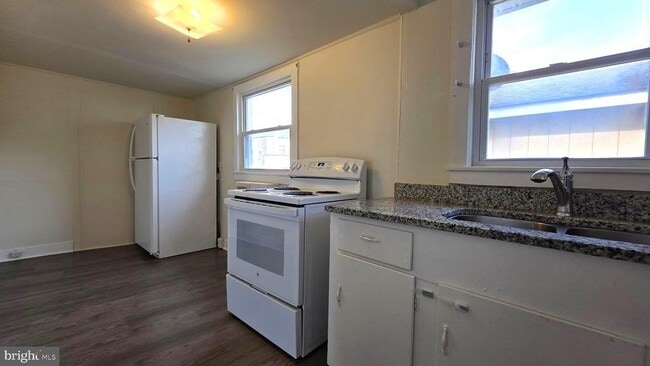 Building Photo - 10 Dorman St