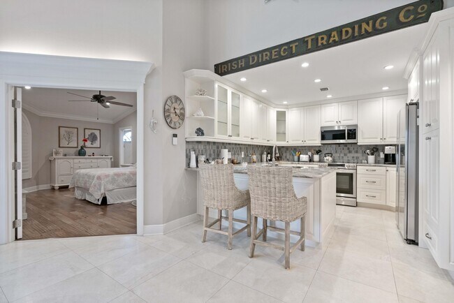 Building Photo - 2706 Fairway Dr N