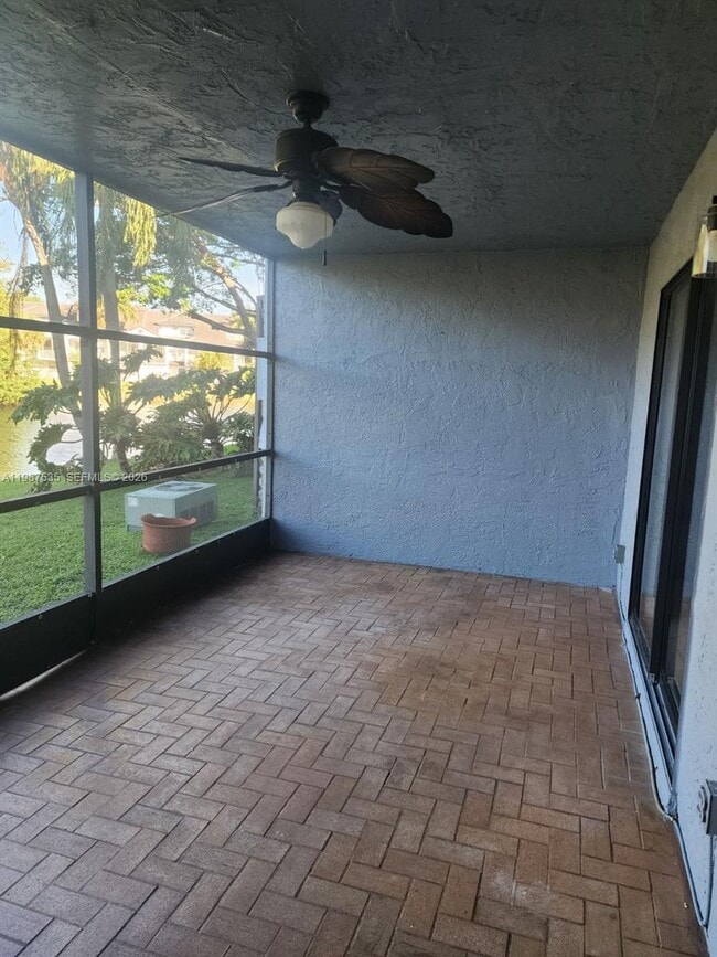 Building Photo - 537 N University Dr