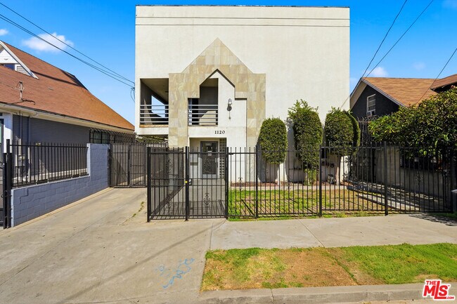 Building Photo - 1120 Irolo St
