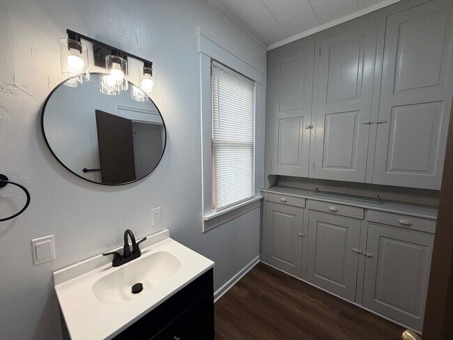 Building Photo - 1122-1124 Hoover Pl NW Canton Oh 44703   .UA .T1