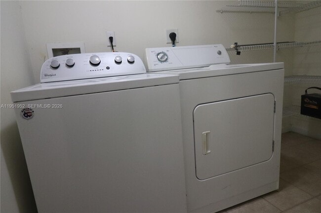 Building Photo - 6020 W Sample Rd