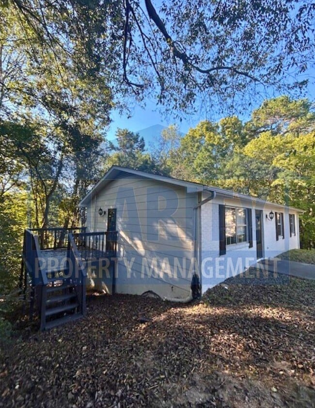 Building Photo - Charming 3 Bedroom, 1 Bath Home with Garag...