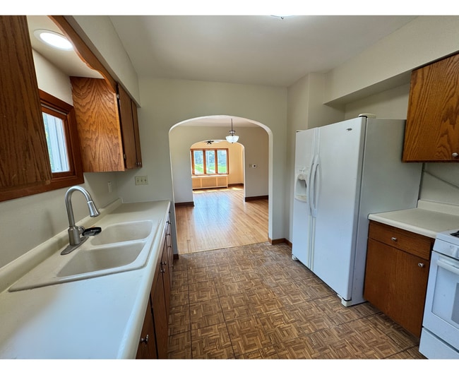 Building Photo - 140 S Elmwood Ave